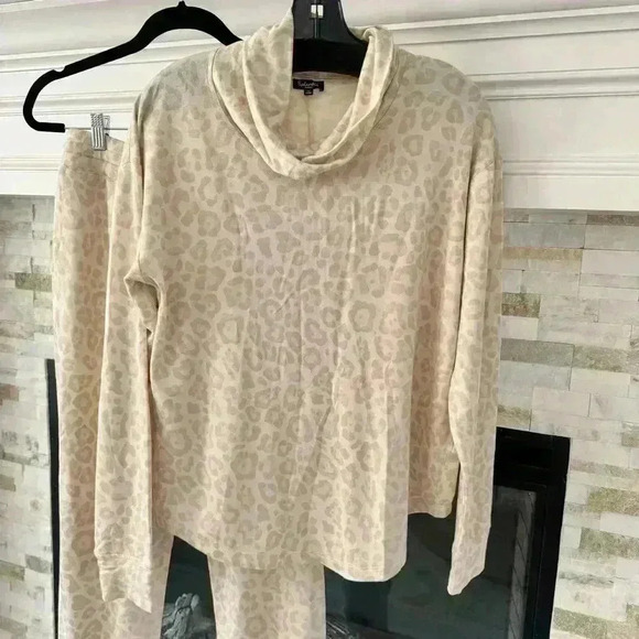 Splendid Set Mockneck Sweater Trackpant Nude Animal Print NWOT - Picture 8 of 9